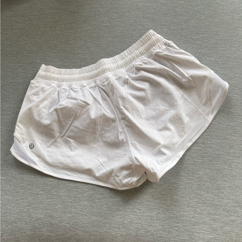 Lululemon Hotty Hot Shorts in White (Size 6)